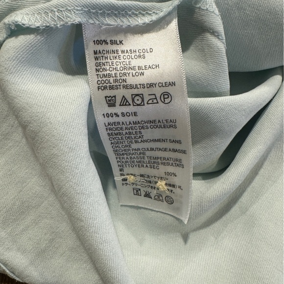 Men’s XL short sleeve casual button down shirt Tommy Bahama baby blue 100% silk - Picture 2 of 10